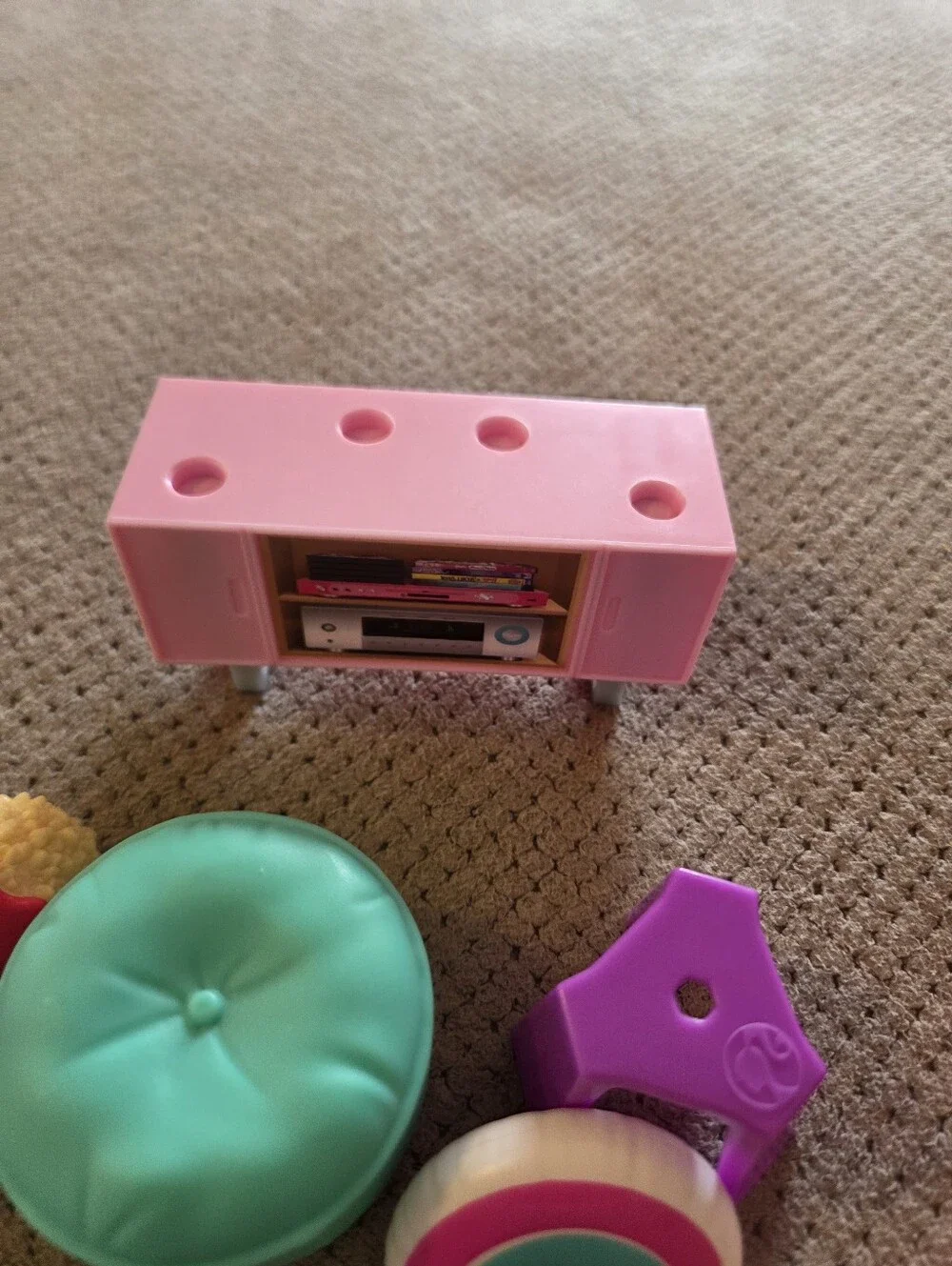 Barbie 29 piece lot of playset accessories for bathroom livingroom/dorm kitchen